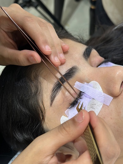 دوره آموزشی متصدی فناوری مژه و ابرو